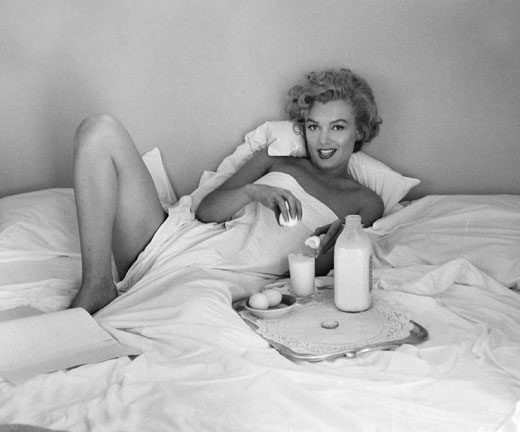 Marilyn Monroe, Breakfast in Bed, Bel Air Hotel, 1953